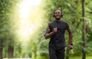 The Men’s Health Guide to Aging: Foods and Habits to Power Your Heart, Lungs, and Brain